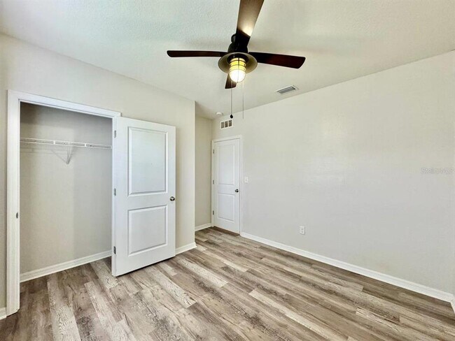 Building Photo - 10626 Park Meadowbrooke Dr