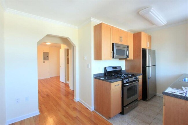 Building Photo - 52 Brattle St