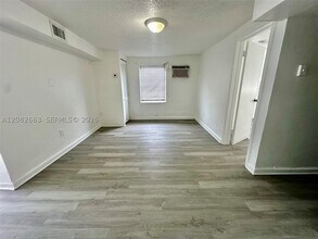 Building Photo - 2306 NW Flagler Terrace