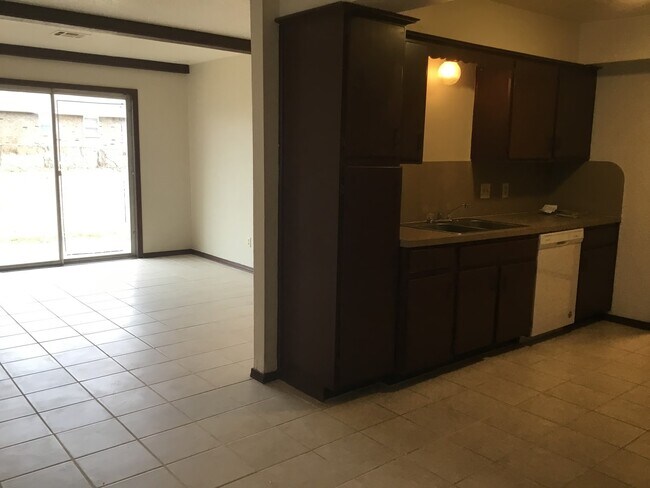 Building Photo - 4704 Cinderella Dr