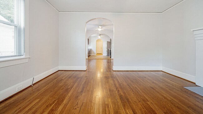 Building Photo - Recently Updated 3 Bedroom 1.5 Bath Home W...