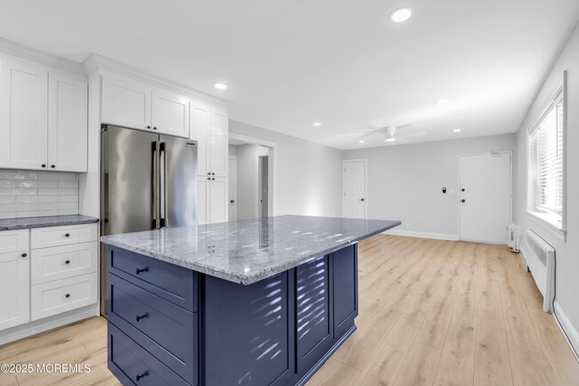 Building Photo - 283 Spring St