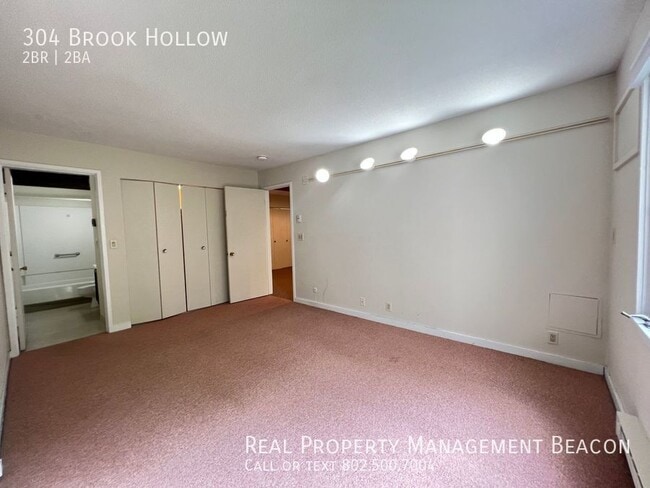 Foto del edificio - 304 Brook Hollow