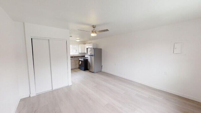 Foto del edificio - Renovated Phoebe Flats Retreat: On-Site Taqueria, Prime Location & 1st Month Rent FREE!