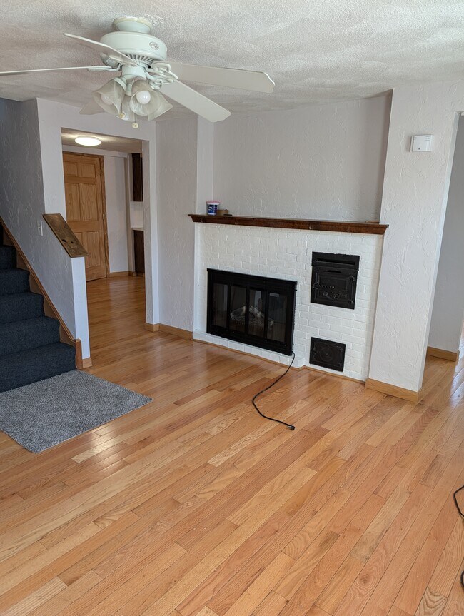 Living room - 302 Riverside Ave
