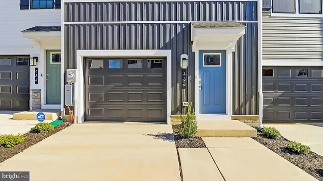 Foto del edificio - 466 Still Feather Ave