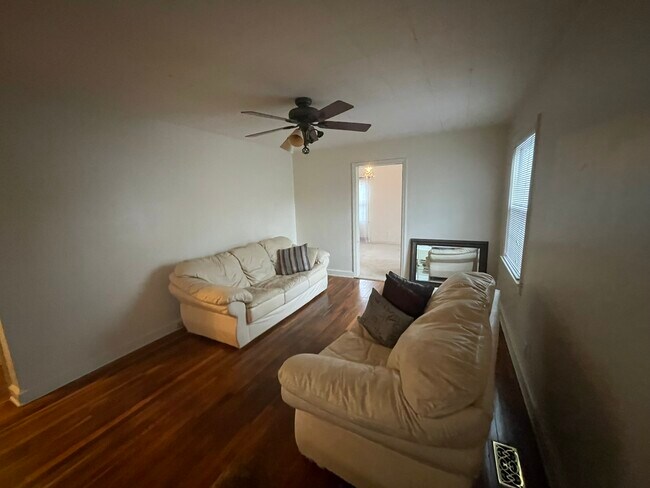 Foto del edificio - 2727 Stratford Dr