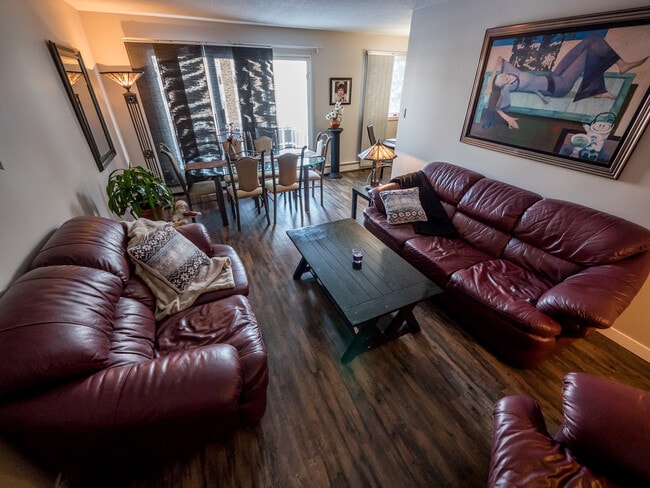 Building Photo - 5205 110 St NW