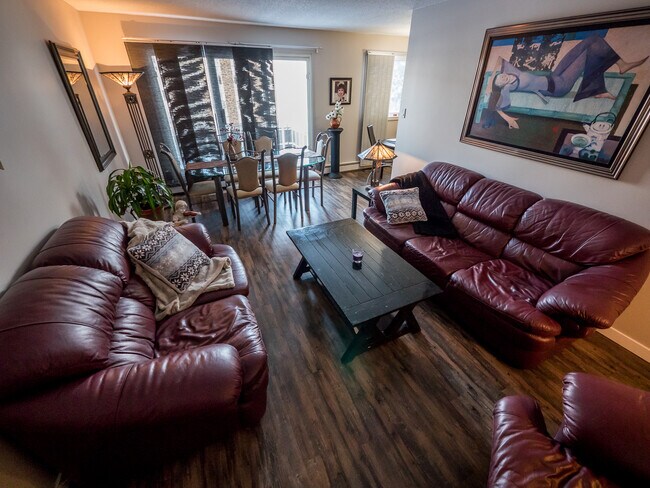 Photo du bâtiment - 5205 110 St NW