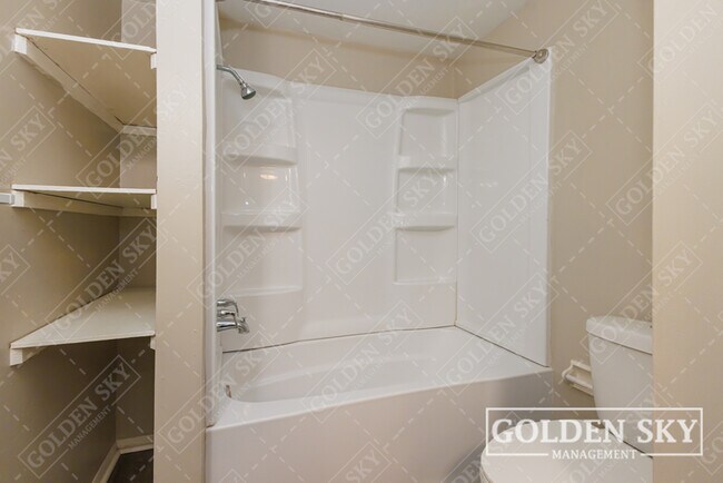 Foto del edificio - 709 S Hutchinson Ave