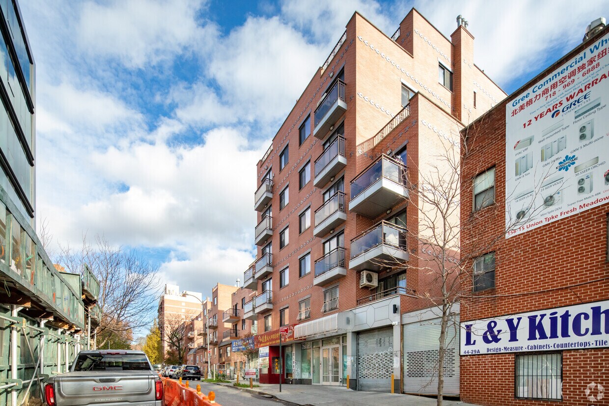 Primary Photo - 13208 Pople Ave