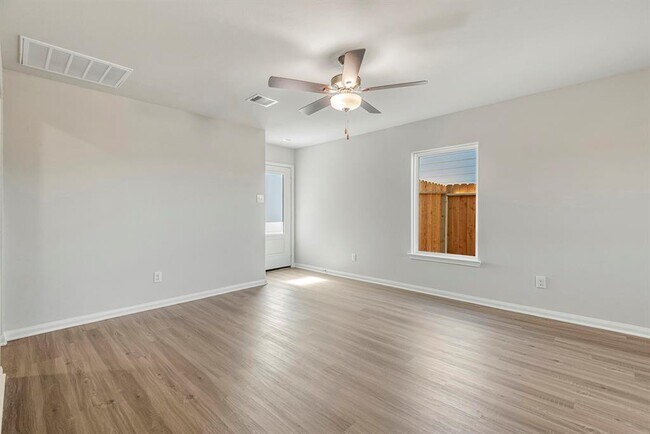 Foto del edificio - 8117 Sunberry Shadow Dr
