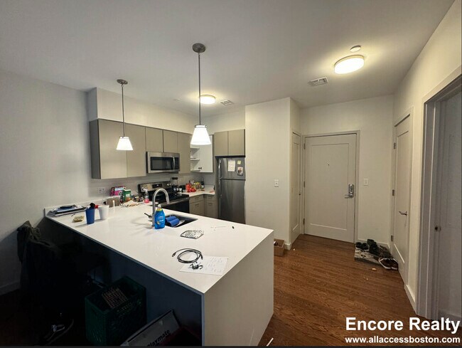 Building Photo - 77 Thorndike St