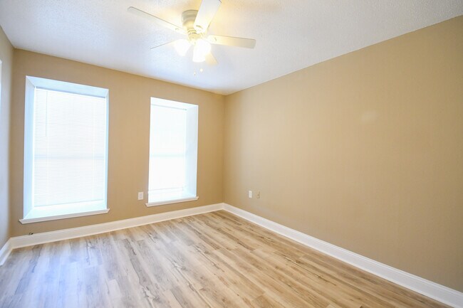 Foto del edificio - 231 Belle Terre Blvd