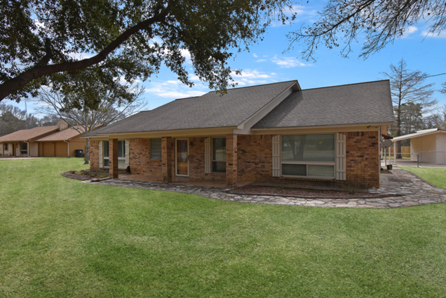 Building Photo - Tour Today! 3 Bedroom Home On Lake Tyler!