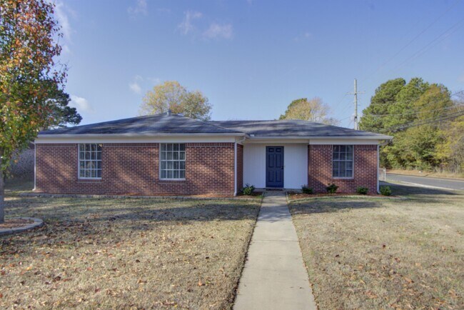 Building Photo - 4907 Fernwood Dr