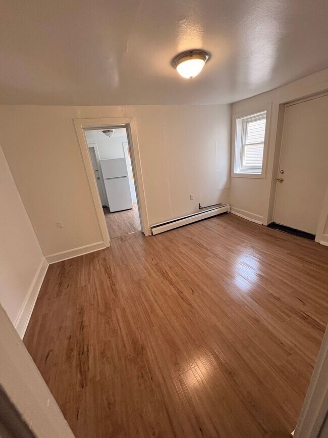 Foto del edificio - 2nd Floor 3 Bedroom Apartment in Downtown York City