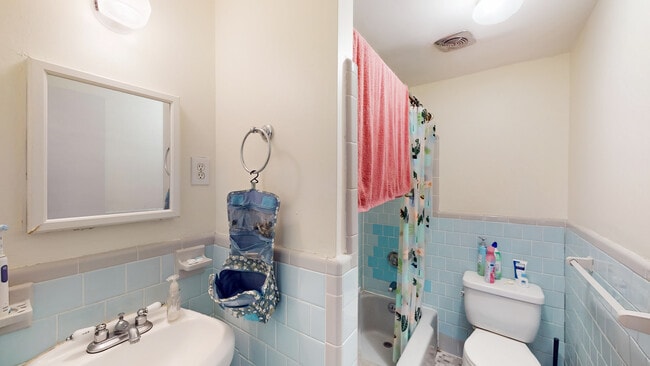 Foto del edificio - 1073 Beacon St