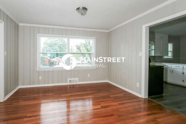 Foto del edificio - 3 Bedroom Pet-Friendly Home in Winston-Sal...