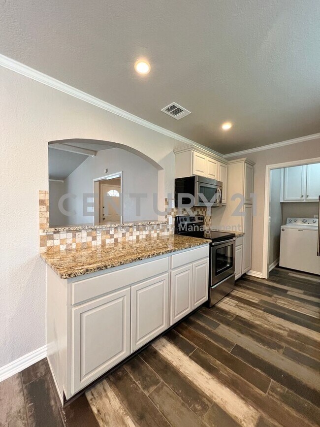 Foto del edificio - Tastefully updated 3/2/2 in Benbrook For Rent!