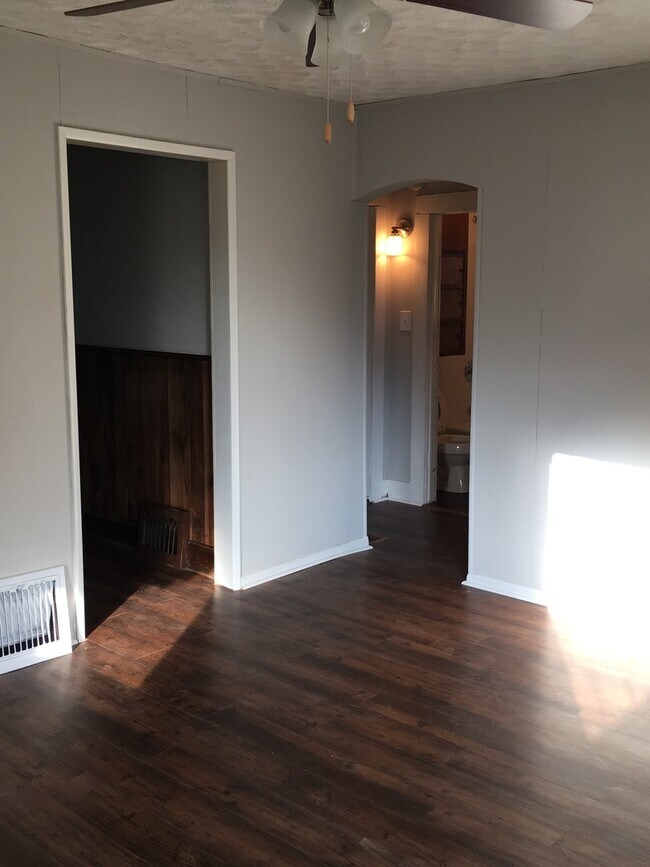 Foto del edificio - Adorable 2 bedroom house in quiet neighbor...