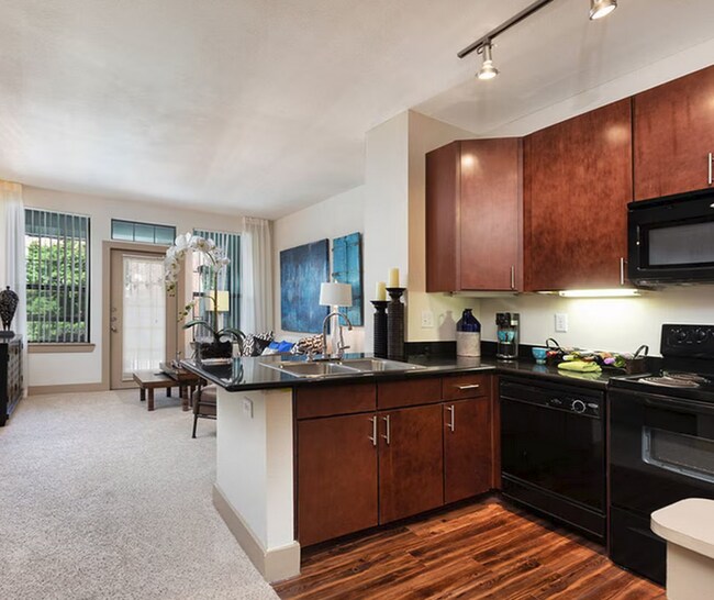Foto del edificio - 810 E 9th St