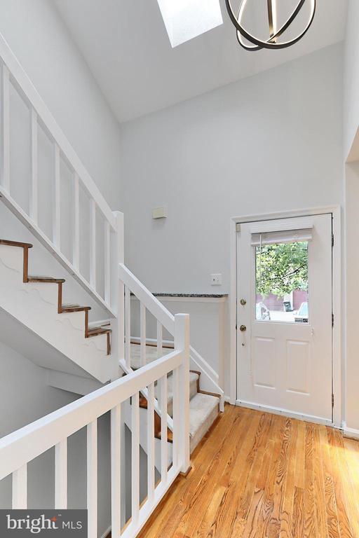 Building Photo - 4021 Lake Glen Rd