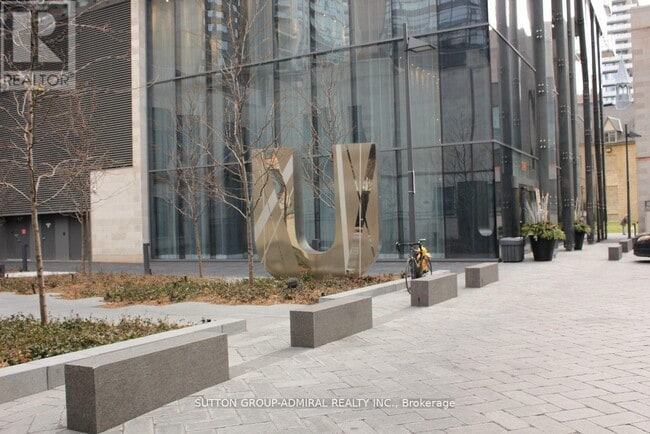 Building Photo - 1080 Bay St.