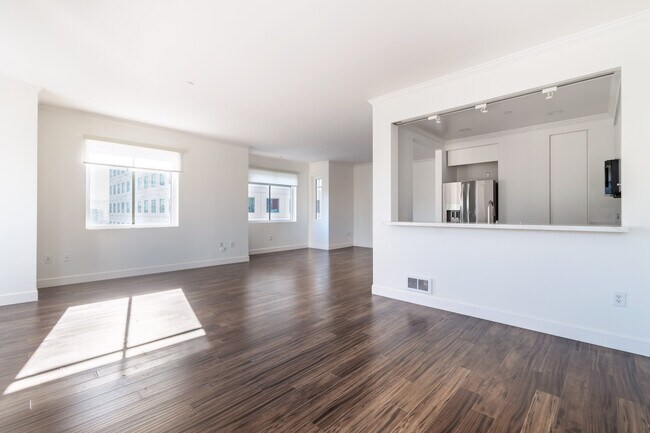 Building Photo - 246 2nd St