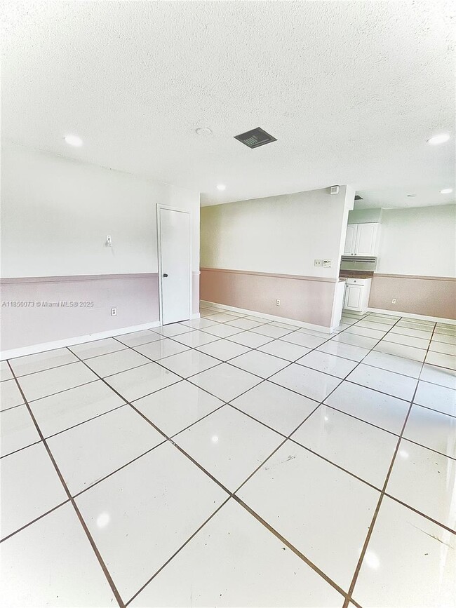 Foto del edificio - 6737 NW 6th Ct
