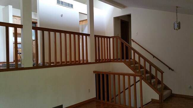 Building Photo - Spacious Four Bedroom House in NE Iowa City Neighborhood