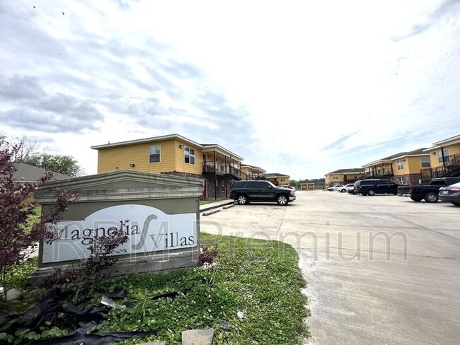 Foto del edificio - 5480 Spring Ln