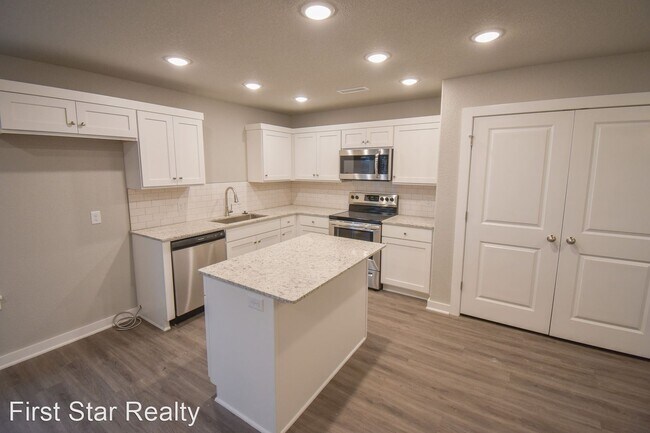 Building Photo - 3 br, 2 bath House - 326 N Wyandotte Street