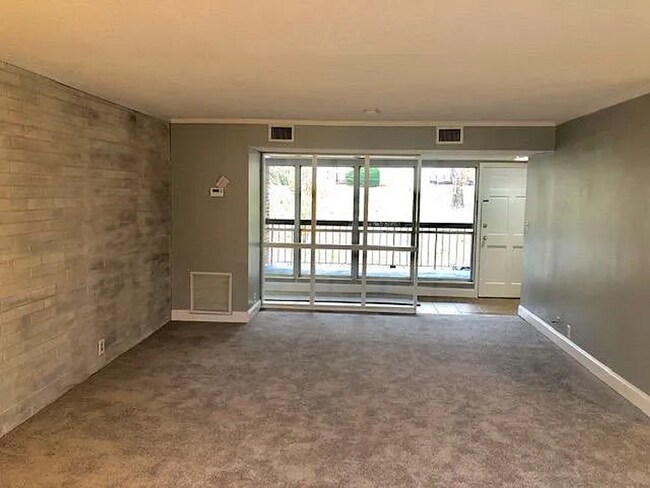 Foto del edificio - Knoxville 37923 - 2 bedroom 2 bath condo -...