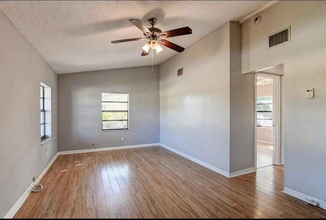 Foto del edificio - 4916 Ohio Rd
