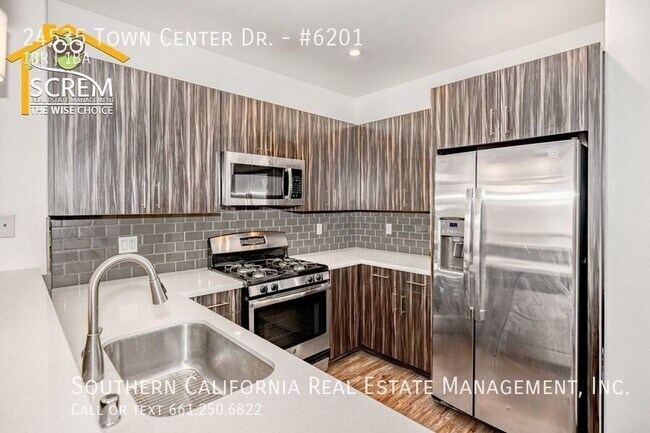 Foto del edificio - 24535 Town Center Dr