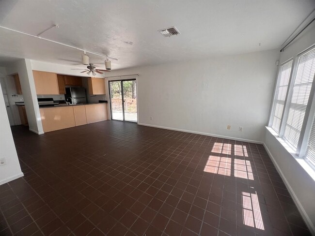 Building Photo - 2201 Timberwood Cir N