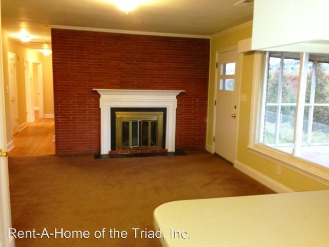 Building Photo - 208 Brushwood Rd