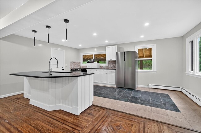 Building Photo - 52 Luxton Lake Rd