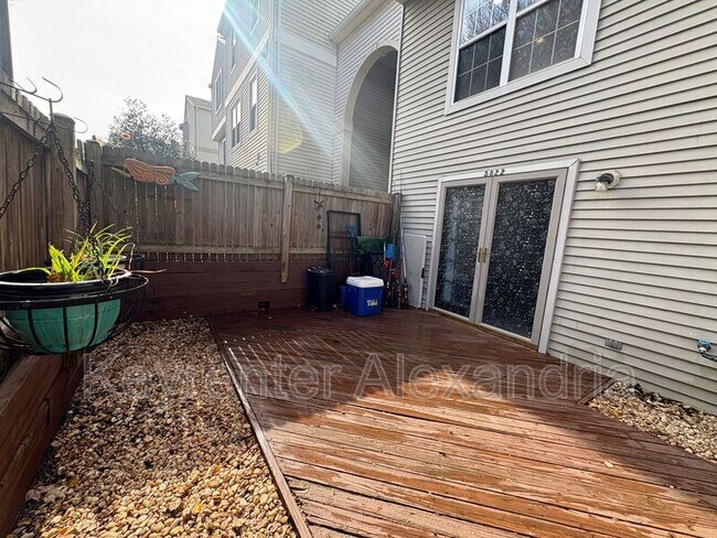 Foto del edificio - 5822 Bridgetown Ct