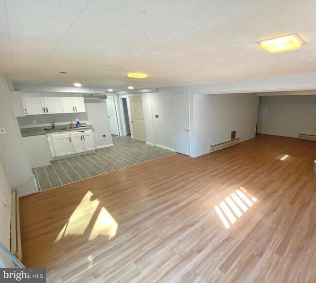 Building Photo - 9110 Drake Pl