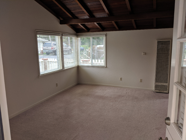 Foto del edificio - 236 Forest Park Ct