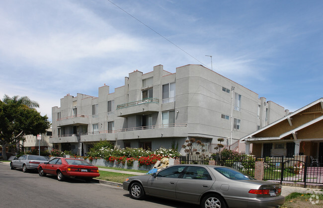 Building Photo - Villa Granada