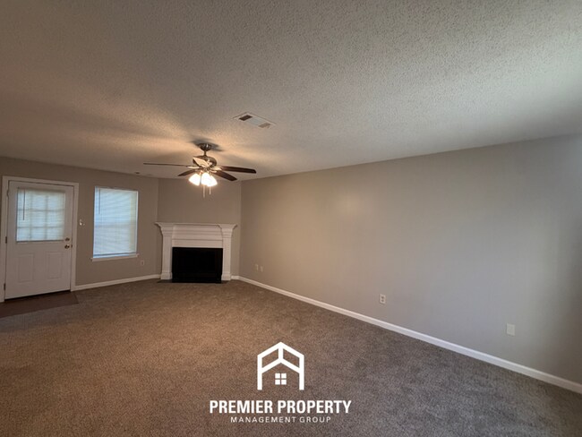 Foto del edificio - Beautiful 2-Story 3BR/2.5BA Bartlett Home | 1,632 Sq Ft, Vaulted Primary & Back Patio