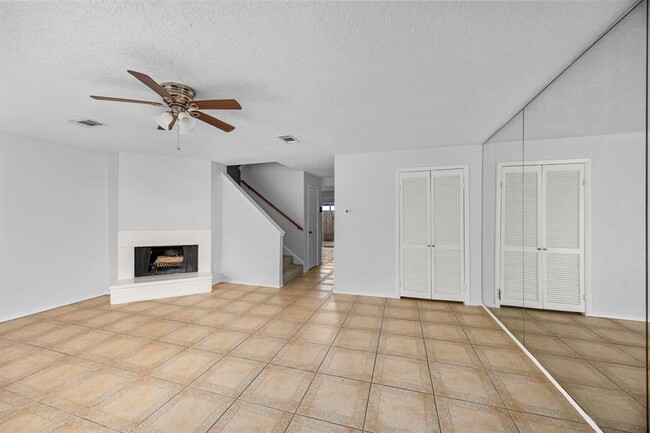 Building Photo - 7838 Green Lawn Dr