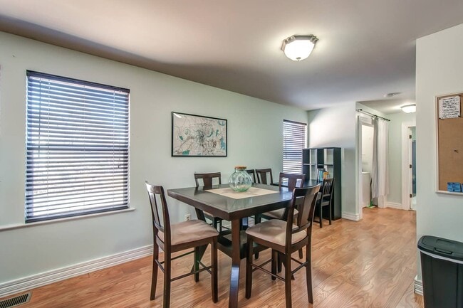 Building Photo - 2003 Rosecliff Dr