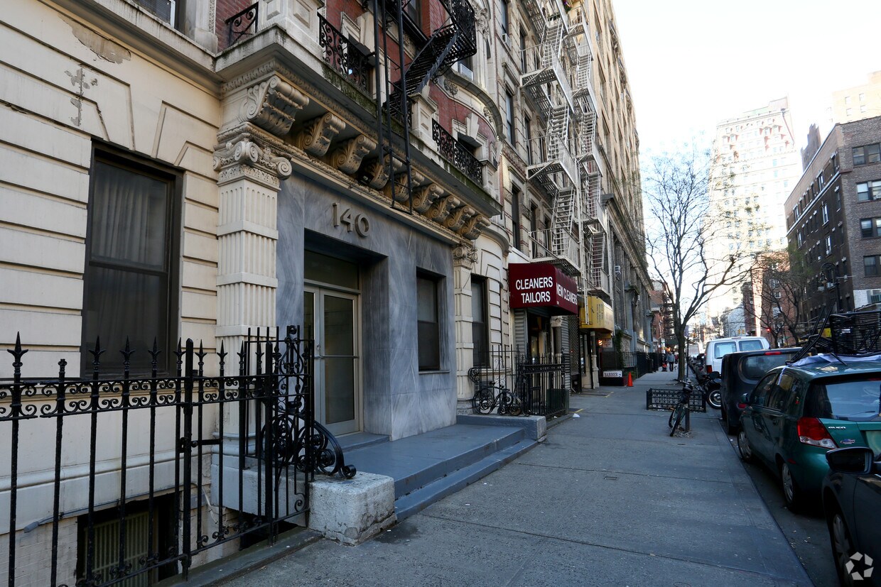 136 - 142 E 17th St - 136-142 E 17th St