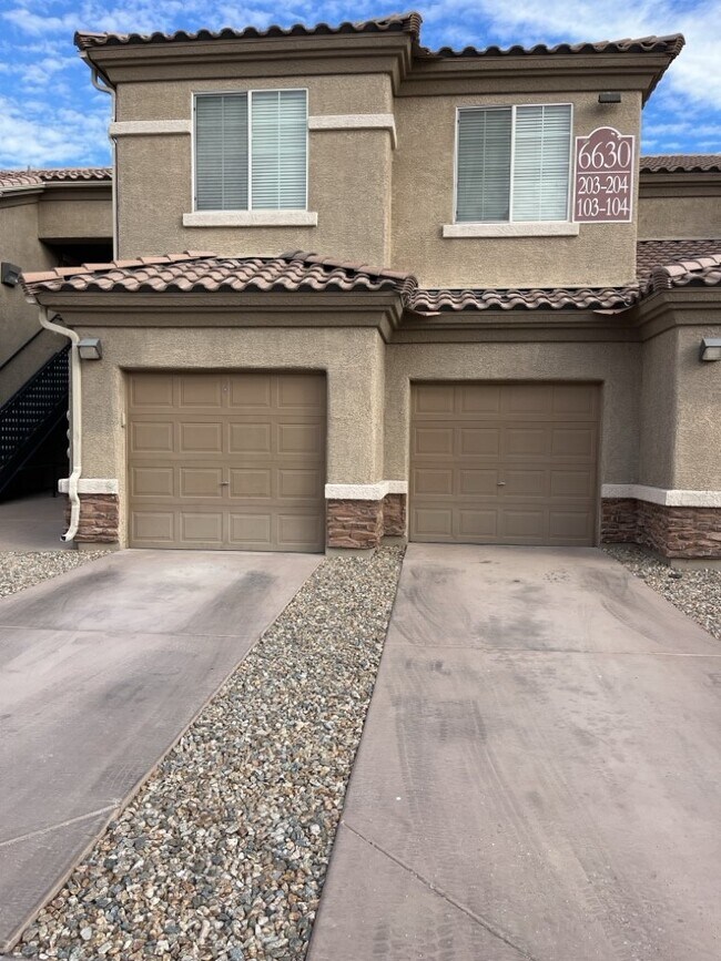 Building Photo - 1 Bedroom 1 Bath Condo Ready for Move In!