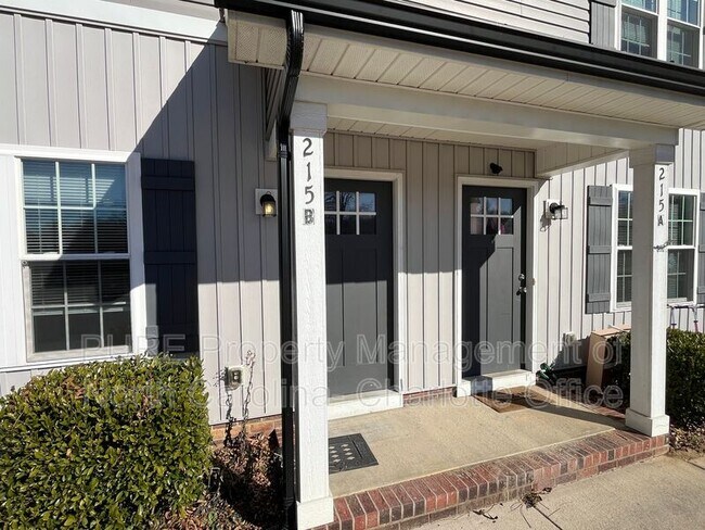 Foto del edificio - 215 N Oak St