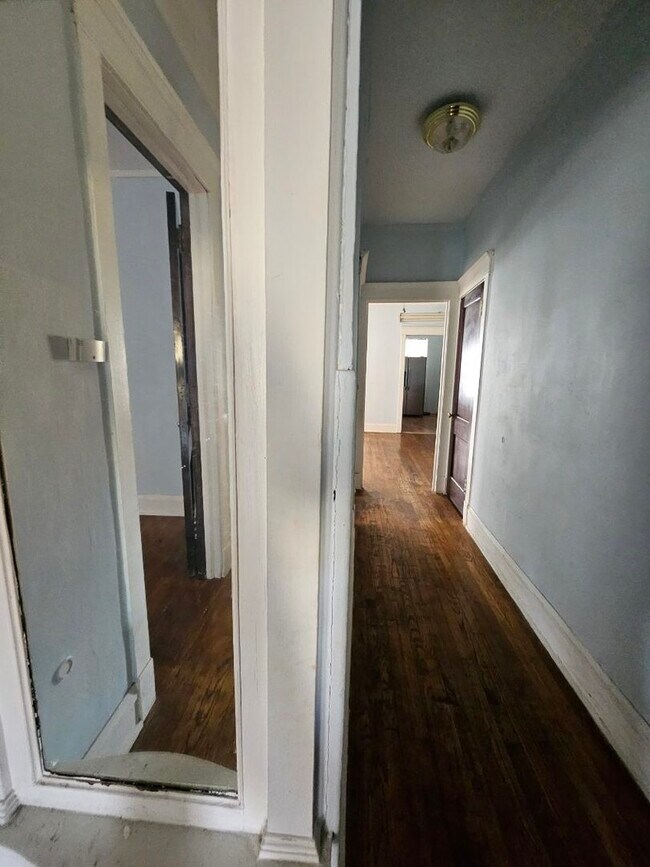 Foto del edificio - 1235 W Foster Ave